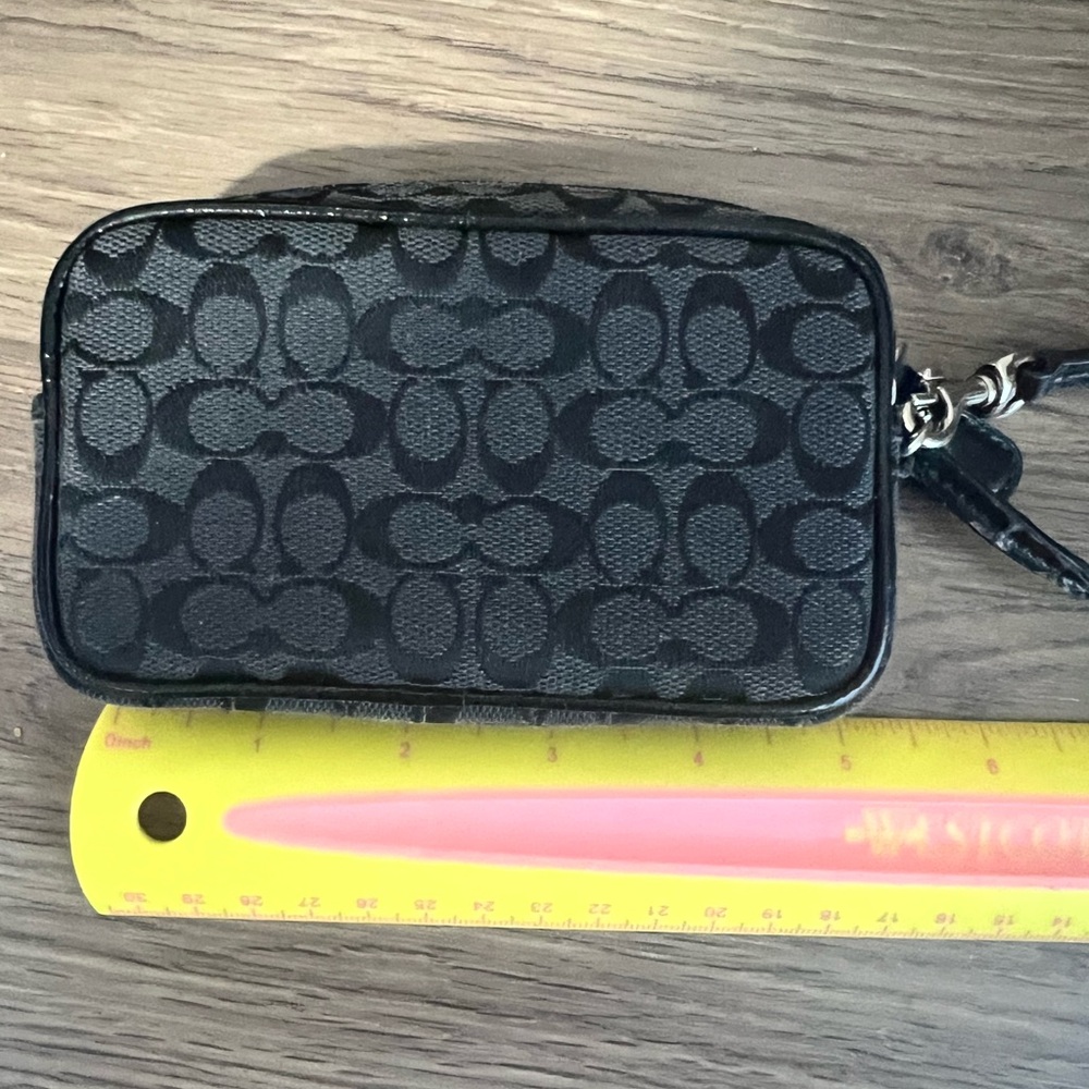 Black Patterned Wristlet
